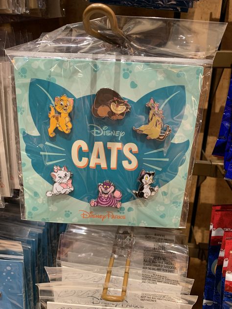 Disney Souvenirs Aesthetic, Disneyland Souvenirs, Pin Trading Disney World, Pin Trading Disneyland, Disney World Pin Trading, Disney Pins Sets, Disney Cuties, Disney Cats, Disney Pin Collections