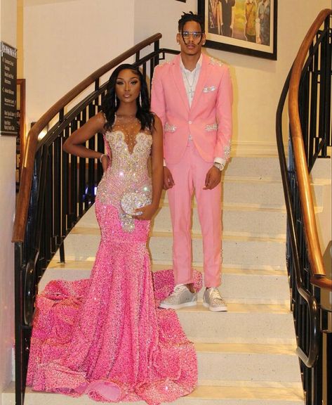 Prom Color Ideas, Prom Outfits For Couples, Prom Dress Trends, Prom Couples, Sparkly Prom Dress, Fitted Prom Dresses, One Shoulder Prom Dress, Sparkly Prom Dresses, Senior Prom Dresses