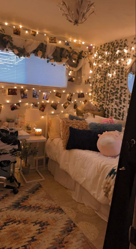 Cute Bedroom Decor Ideas Cozy, Two Person Bedroom Aesthetic, Highschool Bedroom, 13 Teen Year Old Girl Bedroom Ideas, 13 Teen Year Old Girl Bedroom, Twin Bedroom Ideas Aesthetic, Cute Room For Teens, Themes For Rooms, Soft Blue Bedroom Aesthetic