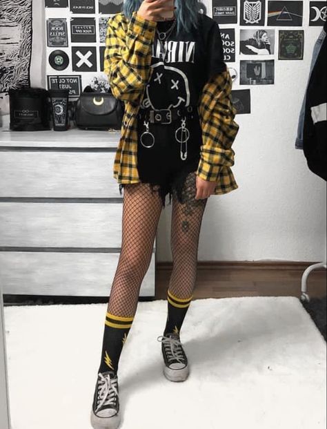 yellow and black grunge outfit, with band t-shirt, fishnets, and chains. Egirl Fashion, E Girl Outfits, Alt Outfits, Aesthetic Grunge Outfit, Tomboy Style Outfits, Fishnet Stockings, Kris Jenner, Swaggy Outfits, Tomboy Fashion