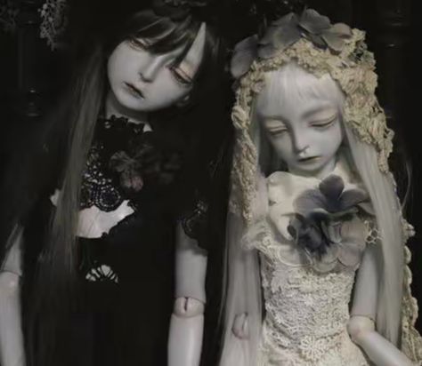 Creepy Doll Aesthetic, Porcelain Doll Aesthetic, Toro Inoue, Doll Aesthetic, Gothic Dolls, Fashion Articles, Creepy Dolls, Pretty Dolls, Creepy Cute