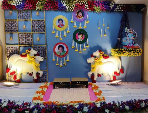 decor by sangam cine decorator cantact us:- 9666447331 9338349999 Indian Naming Ceremony Decorations, Rice Ceremony Decoration Indian, Annaprashan Decoration Ideas, Annaprasana Decor, Flower Wall Decor Diy, Rice Ceremony, Naming Ceremony Decoration, Cradle Ceremony, Janmashtami Decoration