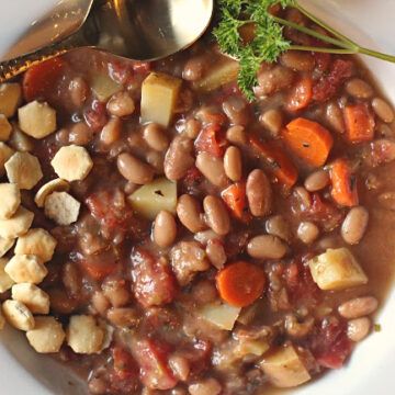 Dried Bean Soup, Canary Beans, Mayocoba Beans, Cooking Beans, Beans And Vegetables, Crowd Recipes, Potatoes And Vegetables, Veggie Dinners, Soup Homemade