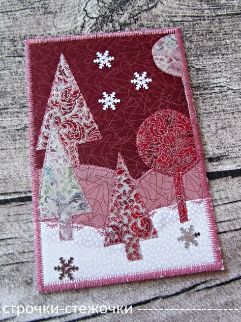 Quilted Postcards Ideas, Quilted Christmas Cards, Christmas Tree Quilted Table Runner, Fabric Christmas Cards, Quilted Postcards, Fabric Christmas Decorations, Patchwork Cards, Christmas Quilting Projects, Homemade Holiday Cards