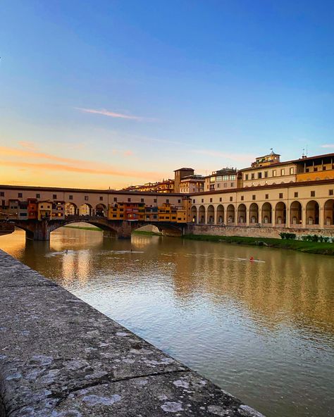 Florence Italy Ponte Vecchio, Florence Italy Apartments, Study Abroad Florence Italy Aesthetic, Florence Core, Florence Italy Photography, Florence Italy Aesthetic, Florence Aesthetic, Ponte Vecchio Florence, Study Abroad Travel