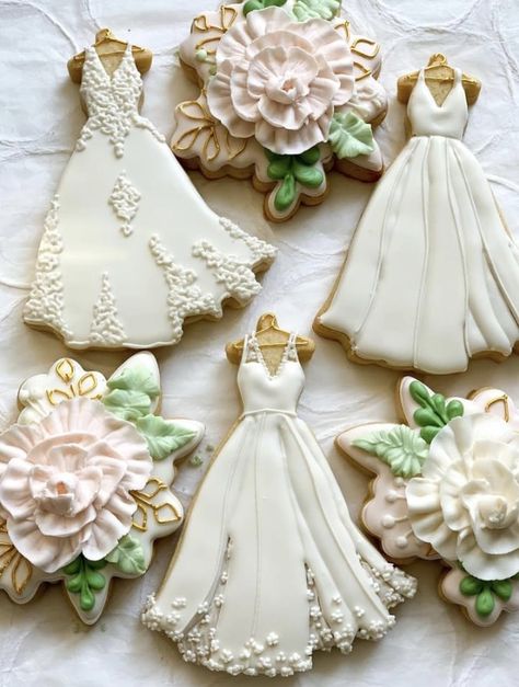 Wedding Dress Cookies Royal Icing, Wedding Dress Sugar Cookies, Wedding Dress Cookies Decorated, Wedding Dress Cookie, Wedding Biscuits, Bride Cookies, Wedding Cookies Decorated, Dress Cookies, Wedding Dress Cookies