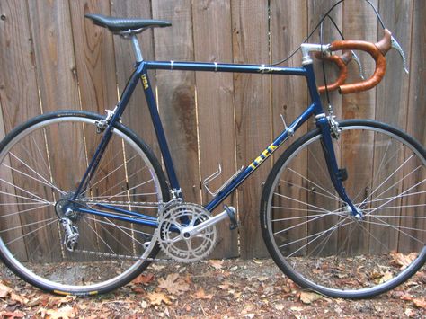 Really old TREK road bike. Vintage Trek Road Bike, Bicycle Pictures, Trek Road Bikes, 2025 Style, Cross Country Trip, Suspension Bike, Steel Bike, Road Bike Women, Vintage Bicycle