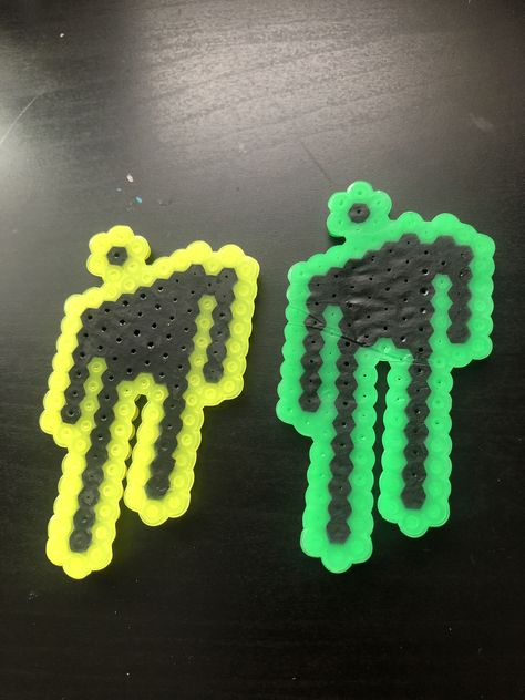 Anyone who love Billie Eilish these perler beads are just perfect for you they are her logo! Perler Beads Billie Eilish, Billie Eilish Diy Crafts, Diy Billie Eilish, Logo Perler Beads, Billie Eilish Logo, Hamma Beads Ideas, Zestaw Ikon, Easy Perler Bead Patterns, Pearl Beads Pattern