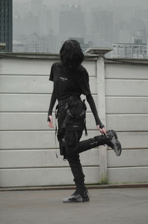 Tech Gear Fashion Aesthetic, Warcore Aesthetic, Tech Gear Fashion, Cyberpunk Outfit Art, Tech Wear Pants, Warcore Outfits, Tech Ware, Techwear Outfits Women, Tech Wear Aesthetic