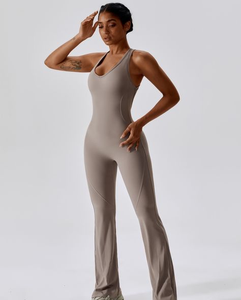 Flaunt Your Brand's Edge 🔥 Introducing our premium Quick-Dry Yoga Jumpsuits, crafted for businesses. Elevate your activewear game with these stylish, high-performance pieces. #fitnessapparel #brandenhancement #yogajumpsuitgoals Yoga Jumpsuit, Cut Clothes, Hip Lifts, Long Midi Dress, Cardigan Long, Pants Design, Mid Dresses, Seamless Leggings, Mongolia