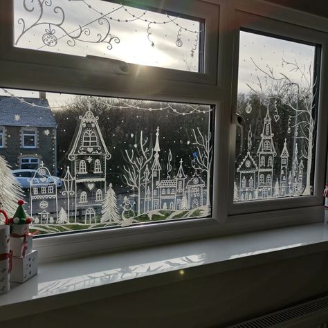 Windows Drawing Christmas, Snow Art Window, Christmas Village Window Painting, Winter Painted Windows, Window Snow Art, Snow Window Art, Winter Window Painting Ideas, Christmas Window Drawing, Winter Window Art