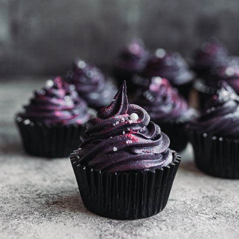 Moody Cupcakes, Gothic Baked Goods, Gothic Pastries, Dark Moody Cupcakes, Dark Wedding Cupcakes, Raven Cupcakes, Witchy Cupcakes, Goth Wedding Cupcakes, Goth Cupcakes