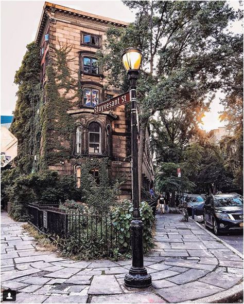 Finding beauty around every corner ❤ by @fabincblog #nyc #newyorkcity #newyorkers #newyorker #manhattan #nyclife #eastvillage #lifeinnyc East Village Nyc, New York Pictures, Nyc Park, Modern Pictures, Nyc Life, East Village, City House, Find Beauty, Photography Inspo