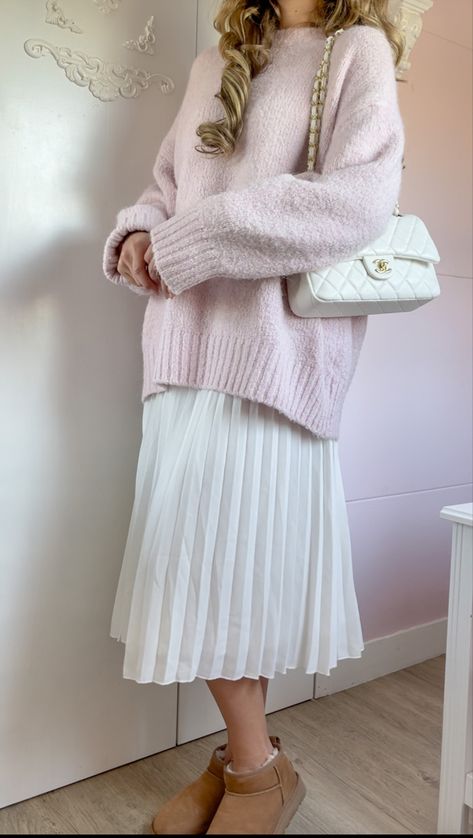 Princess Fall Outfits, Classic Girly Outfits, Soft Femine Outfits, Modest Feminine Outfits Elegant, Ethereal Fall Outfits, Feminine Winter Fashion, Coquette Capsule Wardrobe, Modest Pink Outfits, Modest Balletcore