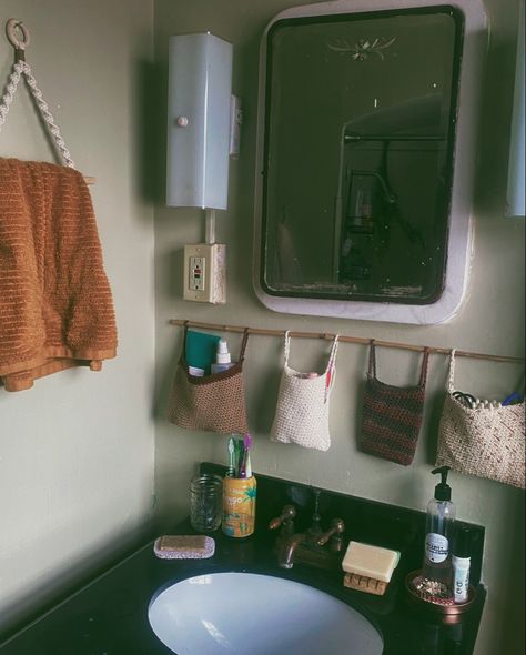 Dingy Bathroom Aesthetic, Tiny Aesthetic Bathroom, Small Space Decorating Ideas, Vintage Apartment Aesthetic Bathroom, Diy Bathroom Decor Ideas, Grungy Bathroom Aesthetic, Cluttered Bathroom Aesthetic, Quirky Bathroom Ideas, Japanese Organization