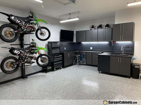 Garage Storage Plans, Garage Photos, Organized Garage, Garage Workshop Plans, Garage Storage Inspiration, Garage Design Interior, Garage Workshop Organization, Garage Loft, Cool Garages