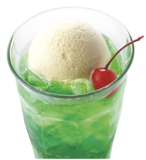 Green Ice Cream, Melon Soda, Soda Floats, Ice Cream Drinks, Pretty Drinks, Cream Soda, Kawaii Food, Looks Yummy, Pretty Food