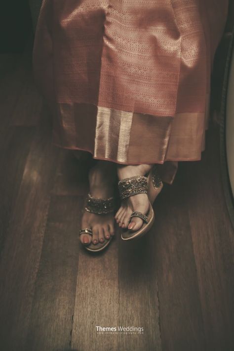 Shoes For Saree, Footwear For Saree, Saree Footwear, Bata Shoes, Marathi Bride, Saree Designs Party Wear, Hindu Wedding, Bride Clothes, Wedding Heels