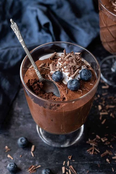 Aquafaba Chocolate Mousse, Pastry Cream Recipe, Vegan Chocolate Mousse, Dark Chocolate Mousse, Green Chef, Vegan Pumpkin Pie, Chocolate Creme, Pastry Cream, Chocolate Shavings