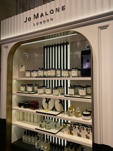 Golden Apple candles from Jo Malone Jo Malone Store, Joe Malone, Apothecary Pharmacy, Jo Malone Perfume, Wealthy Women, Jo Malone London, Jo Malone, Exhibition Stand, Pop Up Store