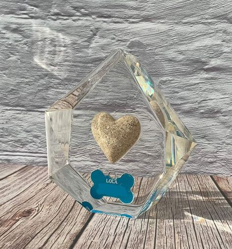 Resin Pet Memorial Ideas, Resin Pet Gifts, Epoxy Business, Pet Resin Keepsake, Epoxy Dog Memorial, Epoxy Pet Memorial, Dog Memorial Resin Pyramid, Abstract Resin Art, Pet Memory