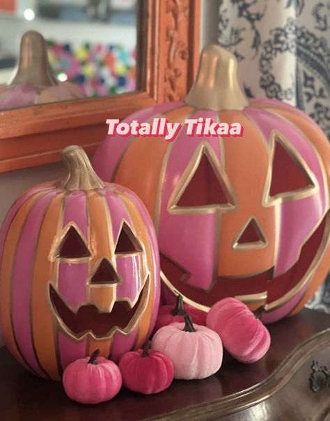 Pink And Orange Pumpkins, Girly Carved Pumpkins, Carvable Foam Pumpkins Ideas, Ceramic Pumpkins, Colorful Pumpkins, Creative Pumpkin Painting, Fall Decor Diy Crafts, Easy Diy Halloween Decorations, Casa Halloween