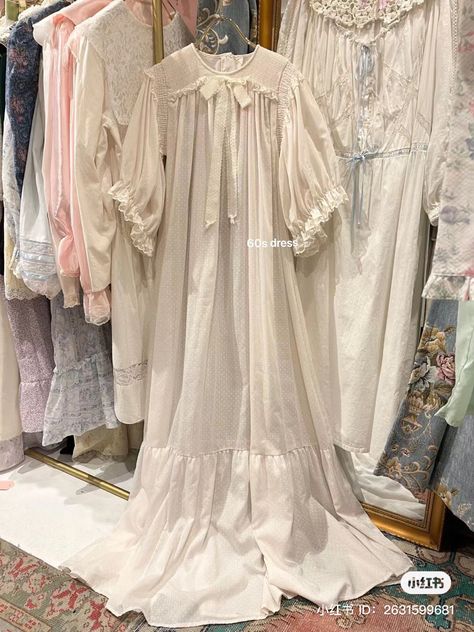 Morute Outfits, Vintage Pyjamas, Victorian Era Dresses, Mori Fashion, Old Fashion Dresses, Night Dress For Women, Modest Dresses, Night Dress, Beautiful Outfits