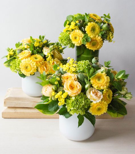 Summer classic... yellows, greens, and creamy peach. Yellow And White Flower Arrangements, Yellow Flower Arrangements, Winston Flowers, Long Stem Roses, Green Centerpieces, Small Flower Arrangements, White Flower Arrangements, Living Room Cozy, Rose Centerpieces