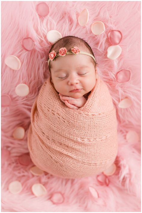 Pink Newborn Photography, Baby Hazel, Baby Photography Backdrop, Foto Newborn, Pink Newborn, Creative Photoshoot Ideas, Baby Inspiration, Baby Box, Funny Minion Videos