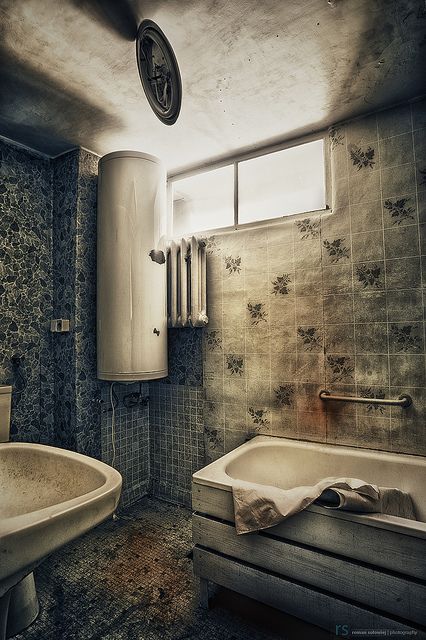 [ scary bathroom ] | Flickr - Photo Sharing! Scary Room, Haunted Bathroom, Creepy Bathroom, Haunted House Bathroom, Scary Bathroom, Gross Bathroom Aesthetic, Horror Bathroom, Scary Toilet, Cinematography Bathroom