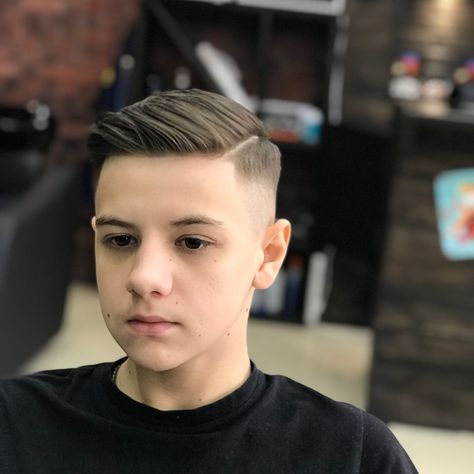 Guys Side Part Haircut, Side Part Mens Haircut Low Fade, Men’s Combover Hairstyle, Side Part Fade Hairstyles Men, Combover Fade Kids, Combover Haircut Men, Under Cut For Men, Side Part Hairstyles Men Short, Side Haircut Men