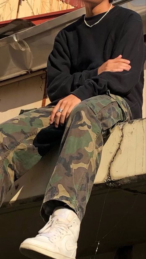 Baggy Camo Pants Outfit Men, Army Pants Outfit Men, Cargo Army Pants Outfit, Camo Pants Outfit Men Streetwear, Aesthetic Masculine Outfits, Camo Outfit Men, Camo Pants Outfit Men, Army Pants Outfit, Olive Pants Outfit