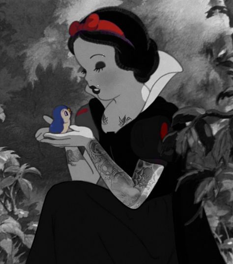 Snow white Goth Snow White, Emo Disney Princess, Gothic Disney Princesses, Gothic Disney, Snow White Pictures, Emo Disney, Snow White Art, Goth Disney Princesses, Snow White 7 Dwarfs