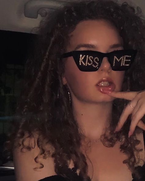 18th Birthday Sunglasses, Glasses Photoshoot Photo Ideas, Glasses Party Aesthetic, Party Glasses Aesthetic, Party Glasses Ideas, Sunglasses With Writing, Party Glasses Trend, Kiss Me Sunglasses, Sunglasses With Text