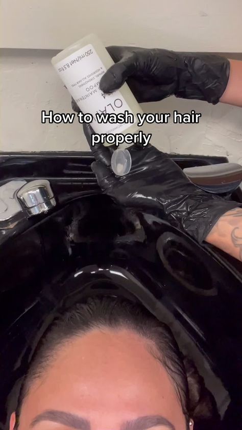 How To Wash Hair Properly Tips, How To Clean Your Hair, Hair Wash Routine Tiktok, What To Ask Your Hairdresser For Tiktok, How To Wash My Hair Properly, How To Brush Hair Properly, How To Wash Hair Properly Videos, Washing Hair Routine, How To Wash Curly Hair Properly