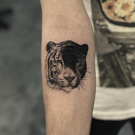 tiger and panther tattoo, yin yang. Tiger And Panther Tattoo, Tiger And Panther, Tattoo Best Friends, Tattoo Yin Yang, White Tiger Tattoo, Panther Tattoos, Tattoo Bts, Yin Yang Tattoo, Tiger Tattoo Sleeve