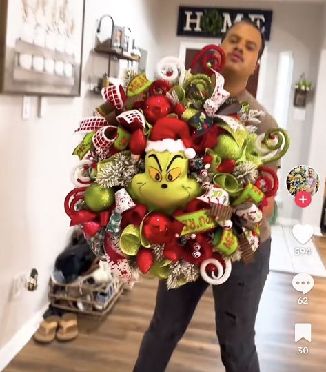 Grinch Friendsmas, Christmas Tree Topper Candy, Grinch Stuff, Grinch Decorations, Grinch Christmas Tree, Grinch Christmas Decorations, Christmas Savings, Diy Christmas Decorations Easy, Themed Events