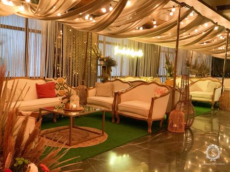 Lounge the boho way under the sparkly sky! #samanidecor #weddingdecor #decor #bohohippiedecor #bohodecor #decorart #stagedecoration #weddingdiaries #weddingsutra #weddingbells #weddingseason #decorideas #weddingvibes #wedding #engagement #bohotheme #bohoweddings #loungedecor Bohemian Restaurant, Boho Hippie Decor, Liquid Sunshine, Bohemian Theme, Boho Theme, Wedding Sutra, Lounge Decor, Stage Decorations, Rich Kids