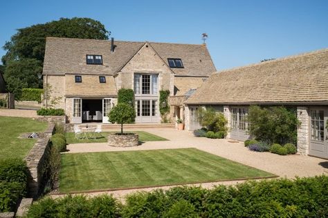 Country House Exterior, Cotswold House, Country Modern Home, Dream Country, Country House Design, Country Cottages, Self Build, House Gate Design, House Exterior Colors