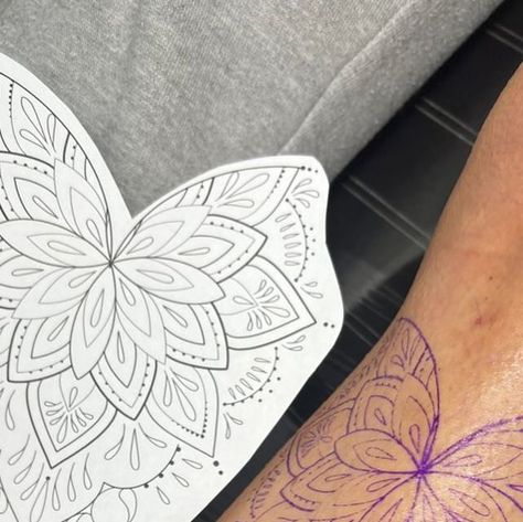 ꕥ Megan Kinsella Tattoo ꕥ on Instagram: "Under knee shin mandala stencil ❤️" Shin Mandala, Mandalla Tattoo, Under Knee Tattoo, Mandala Stencils, Knee Tattoo, Mandala Tattoo, Unique Tattoos, Tattoos, On Instagram