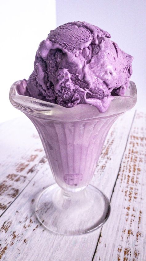 Filipino Party, Ube Ice Cream, Pinoy Recipe, Filipino Food Dessert, Nice Cream Recipe, Mochi Ice Cream, Ice Candy, Ice Cream Containers, Ice Cream Cookie Sandwich