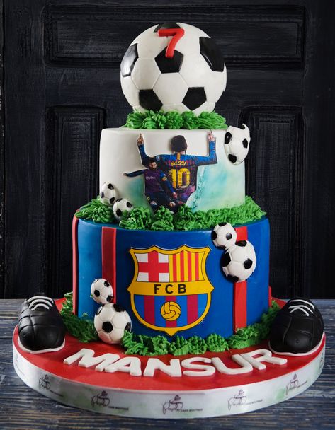 Football Cake Barcelona, Barcelona Messi Cake, Barcelona Cake Ideas, Barcelona Birthday Cake, Barcelona Cake, Soccer Cakes, Messi Birthday, Soccer Ball Cake, Soccer Birthday Cakes