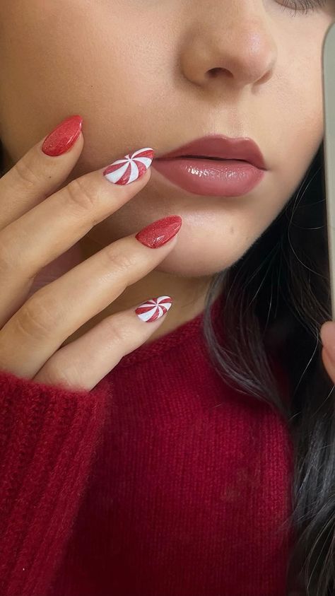 Marnie ♡ | christmas candy cat eye nails as we get closer to festive szn 🥰🍬🎄❤️🍫✨ products used: • palette ring from @viva_le_vita • gel polishes... | Instagram Easy Cat Eye, Candy Cat, Eye Nails, Christmas Nails Easy, Cat Eye Nails, Festival Nails, Xmas Nails, Nail Art Tutorial, Nail Tutorials