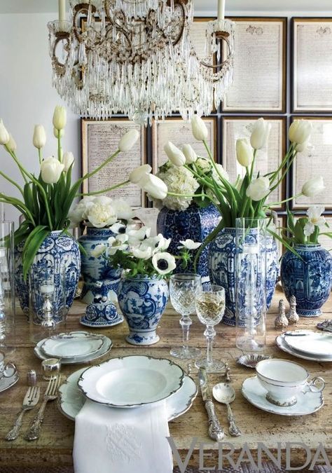 DECORATING WITH BLUE & WHITE (17) Blue And White Dishes, Blue And White Vases, Flowers In Vases, Farmhouse Side Table, Blue White Decor, White Dishes, Blue And White China, Deco Floral, White China