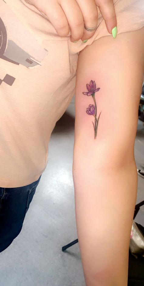 Tattoo Of Iris Flower, Siberian Iris Tattoo, Simple Iris Tattoo, Mums Tattoo, Violet Flower Tattoos, Iris Flower Tattoo, Mum Tattoo, Iris Tattoo, Unique Small Tattoo