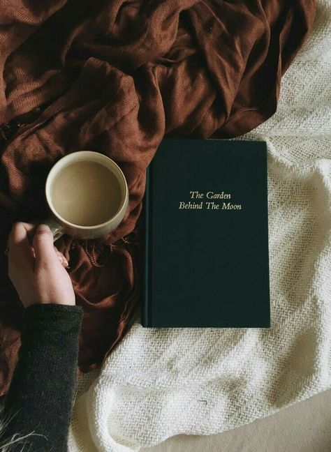 Book Pictures Photography, Books Photography Ideas, Book Photography Aesthetic, Book Photography Ideas, Book And Tea, Book And Coffee, Books And Coffee, Bookstagram Inspiration, Poetry Book