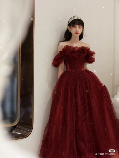 Red Debut Gown, Dramatic Ball Gowns, Red Princess Dress, Debut Gowns, Silhouette Dress, Pearl Beading, Frock Fashion, Elegant Prom, Long Formal Dress