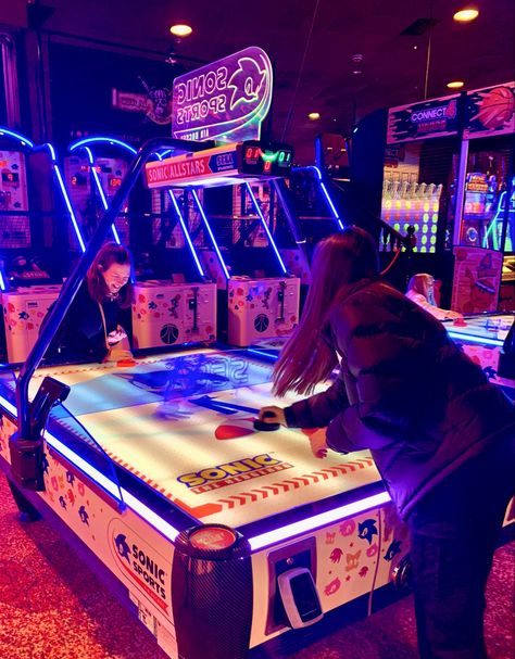 Video Game Date Aesthetic, People Playing Arcade Games, Fun Day Aesthetic, Aesthetic Arcade Photos, Air Hockey Aesthetic, Gaming Date Aesthetic, Bright Fun Aesthetic, Game Arcade Aesthetic, Arcades Aesthetic