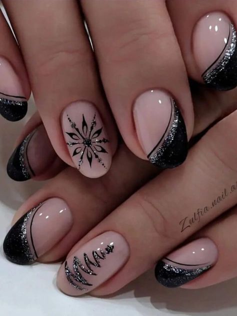 Xmas Nail Art, New Years Nail Designs, December Nails, Christmas Gel Nails, Snowflake Nails, Short Nail Designs, New Year's Nails, Silver Nails, Xmas Nails