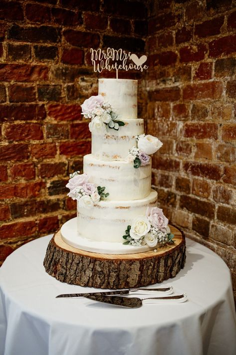 4 Tier Wedding Cake, Rustic Wedding Flowers, White Wedding Cakes, Wedding Cake Decorations, White Wedding Cake, Wedding Cakes With Flowers, Tiered Wedding Cake